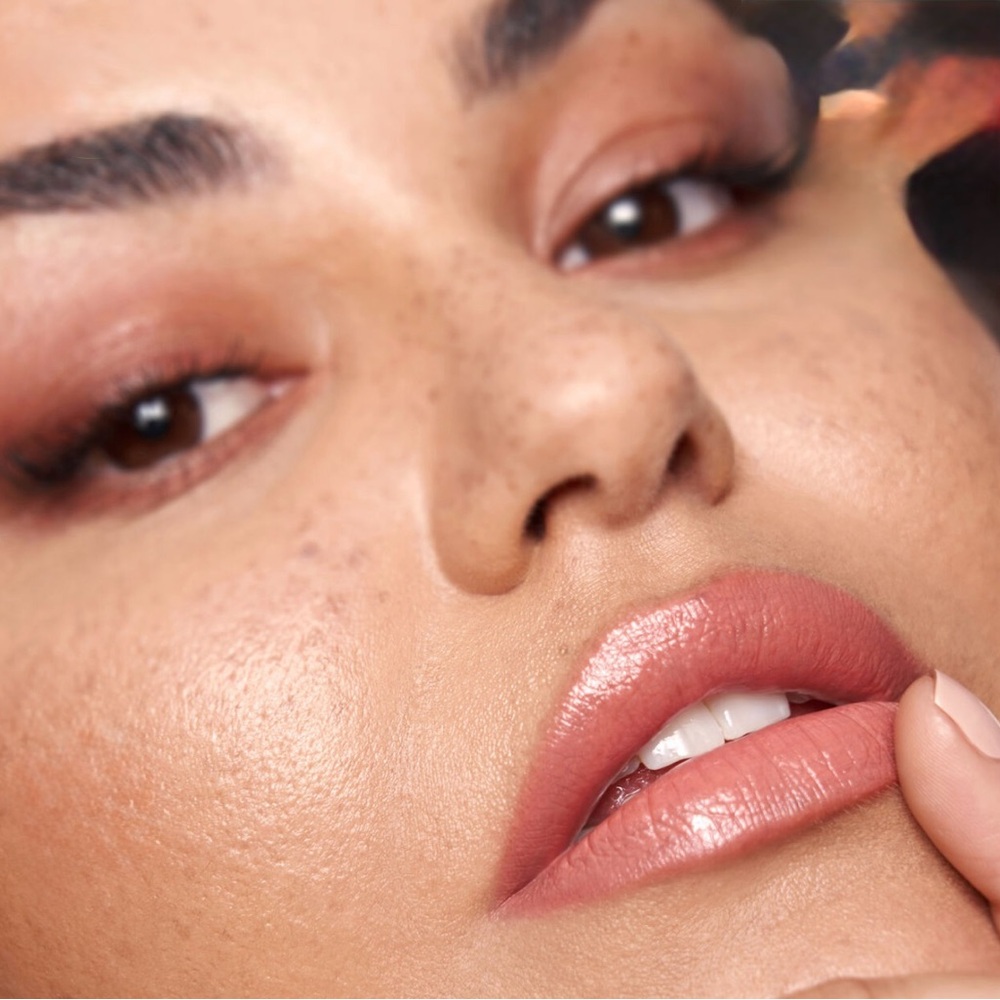 HUDA BEAUTY Power Bullet Cream Lipstick - Honeybun - Picture 2 of 5